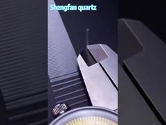 이것은 머리카락 굵기와 거의 같은 석영 모세관입니다.